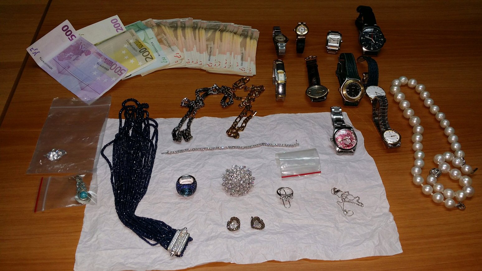 Sorpreso a Valenza con gioielli e orologi rubati: un patrimonio da oltre 100 mila euro
