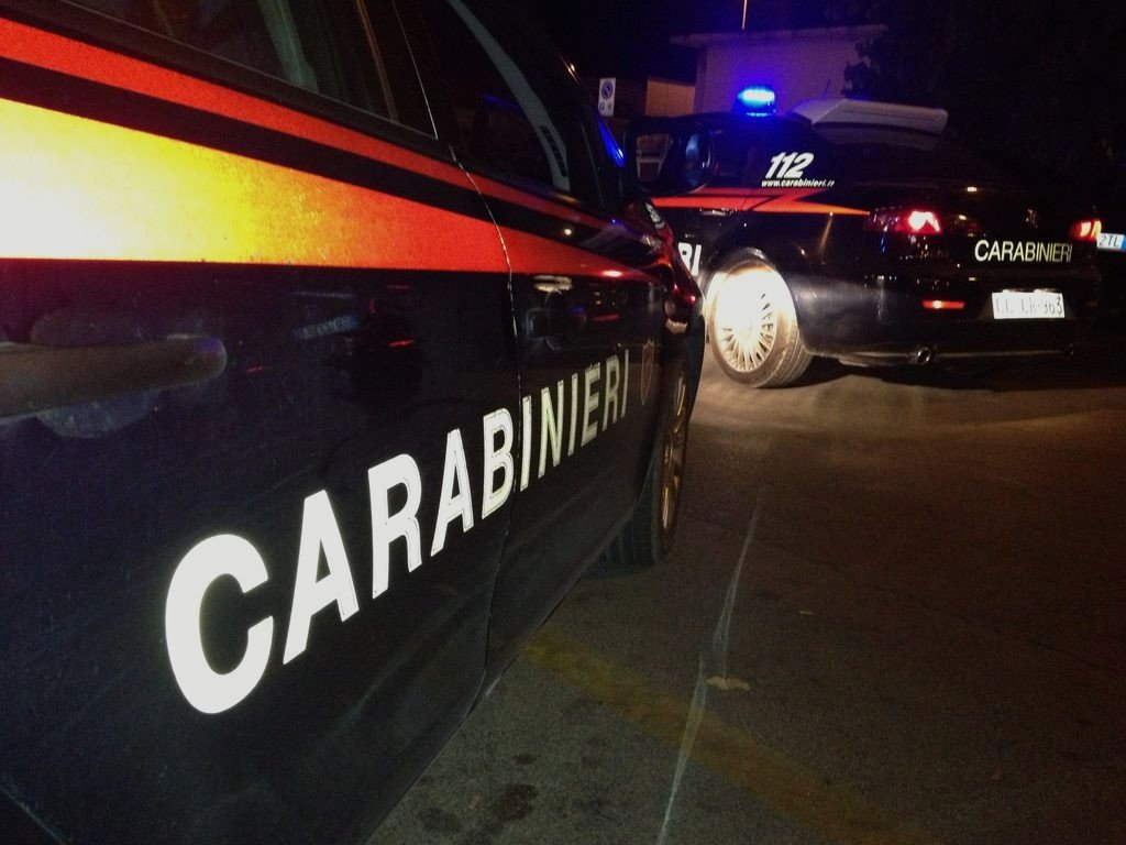 Bloccato dai Carabinieri dopo aver sfasciato mezzo locale