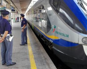 Controlli Polfer nelle stazioni alessandrine: 16 multe e una denuncia
