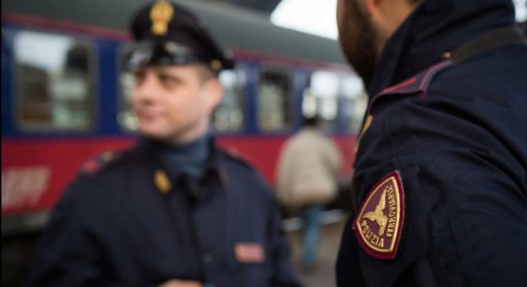 Terrorizzava le viaggiatrici tra Liguria e Basso Piemonte: arrestato molestatore seriale