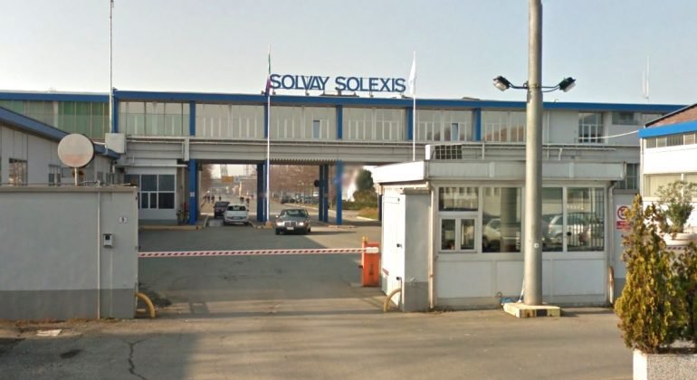 Fuoriuscita di acido fluoridrico nell’area stoccaggio della Solvay “senza conseguenze all’esterno”