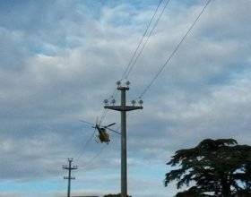 Elicottero Enel ispeziona linee elettriche