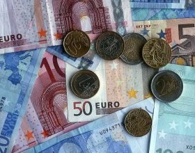 Bloccato imprenditore con 17.500 euro di banconote false