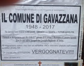 Un manifesto funebre per la “morte” del Comune di Gavazzana