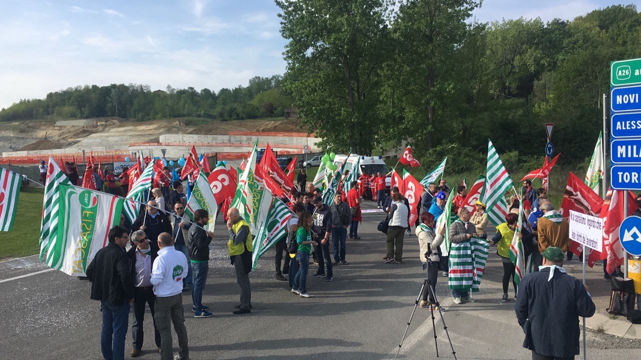 La marcia di protesta all’Outlet di Serravalle