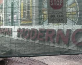 Il cantiere davanti all’ex Moderno scatena le proteste dei commercianti