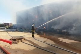 Incendio a Carentino: in fumo un capannone pieno di fieno