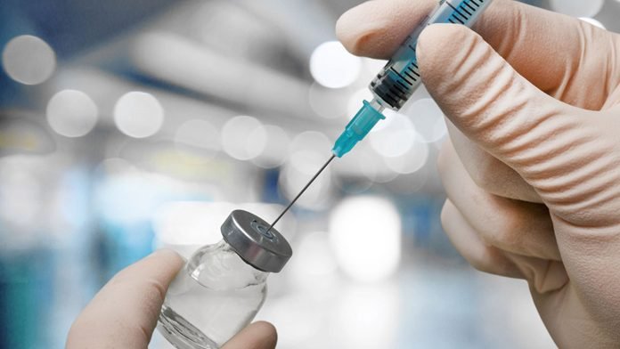 I sindacati Cgil e Cisl perplessi sui vaccini in luoghi di lavoro
