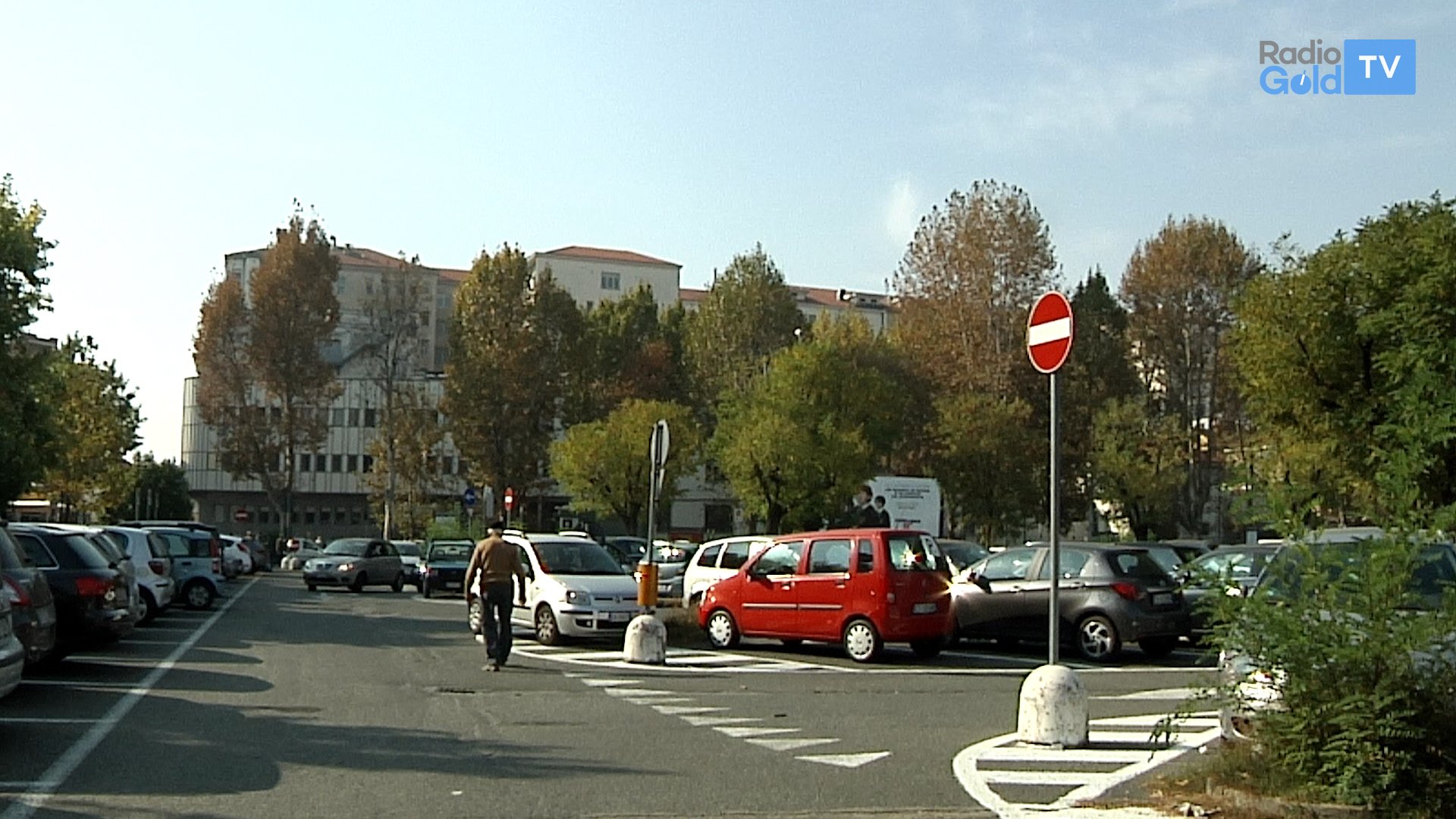 Controlli Piazzale Berlinguer: Polizia ferma parcheggiatore abusivo