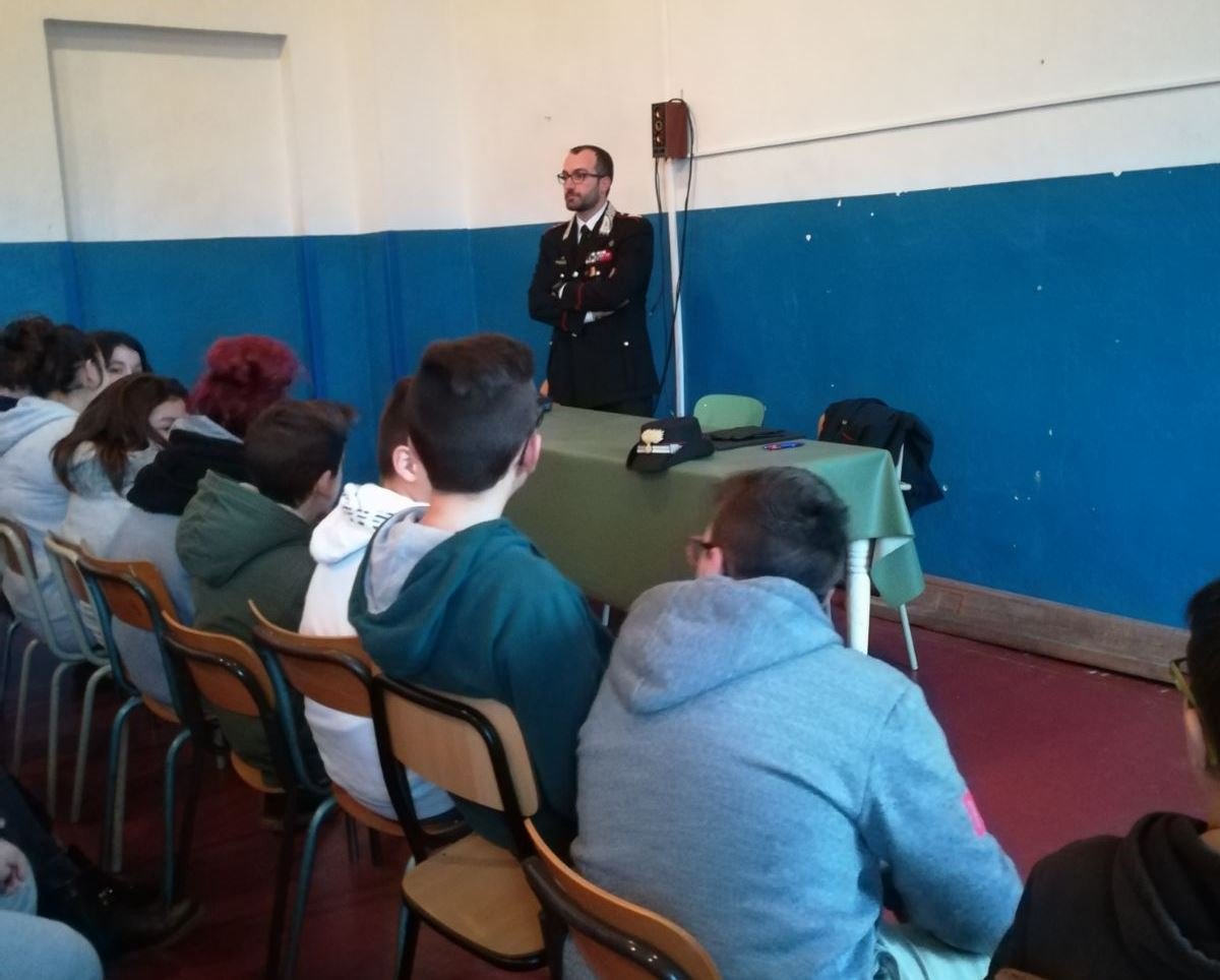 I Carabinieri incontrano gli studenti: “Legalità e regole”