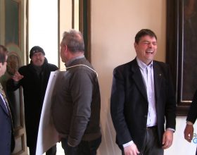 “Barbero a casa” e lui appare alle spalle