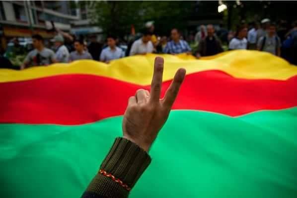 Presidio a sostegno del popolo kurdo davanti alla Prefettura