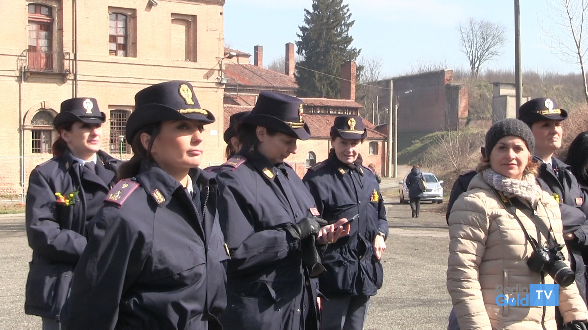 Tour in Cittadella e mimosa per festeggiare le donne della Polizia