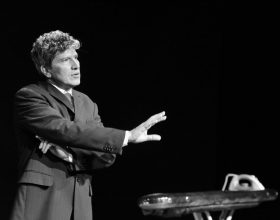 “Io amo il mio lavoro”, Tommaso Massimo Rotella in scena a Bistagno