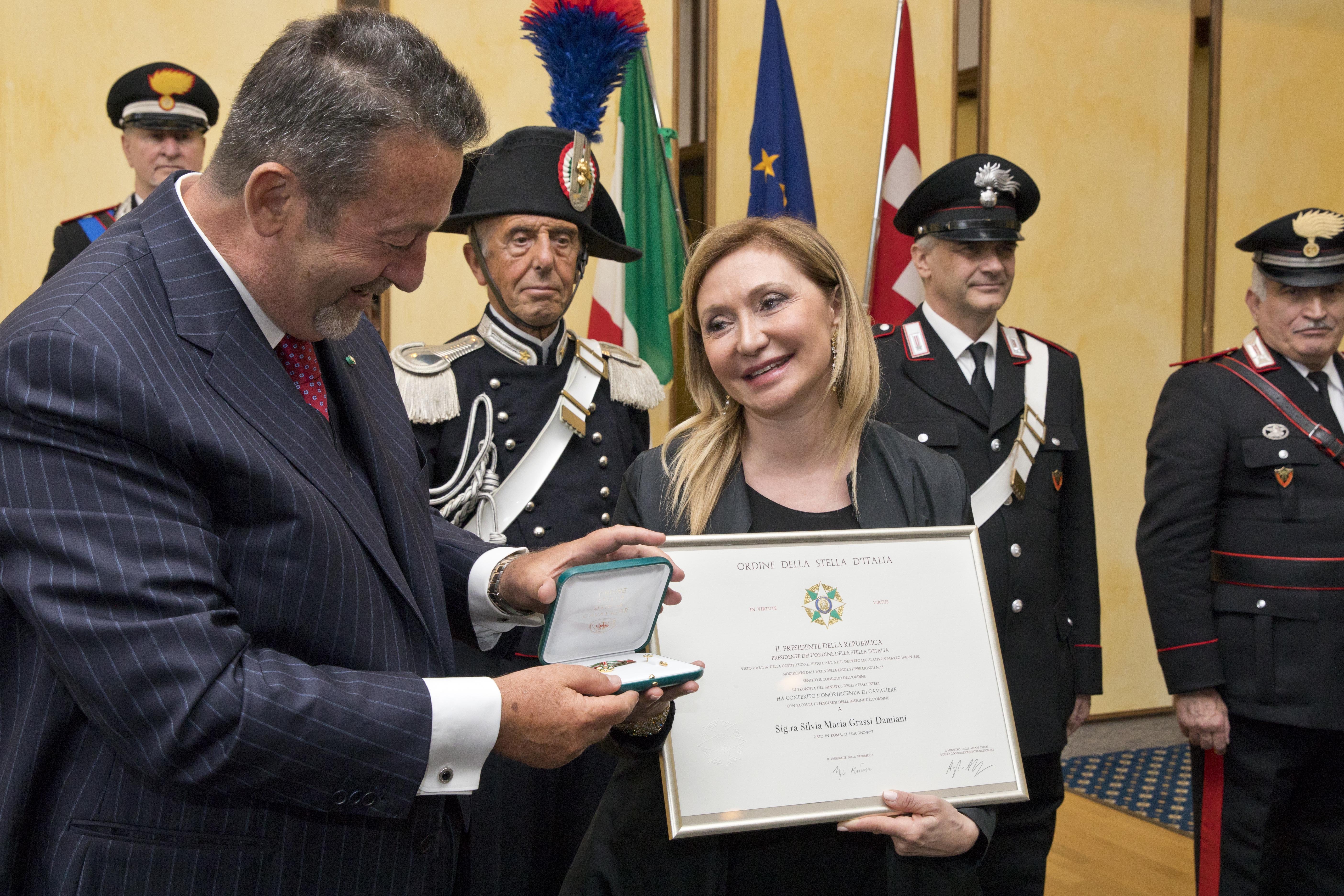 Silvia Damiani riceve l’onorificenza della Stella d’Italia
