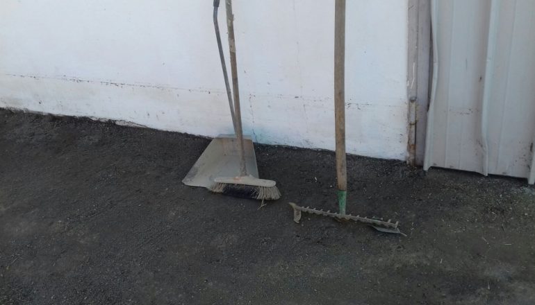 In Val Cerrina cittadini ancora al lavoro per ripulire dal fango