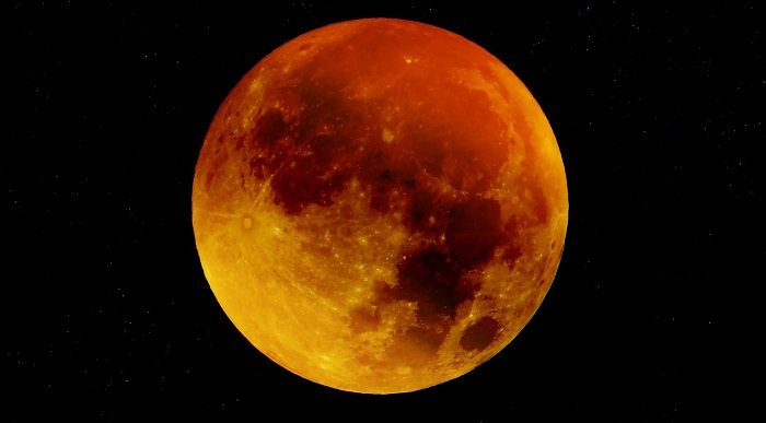 La luna rossa: stasera l’eclissi più lunga del secolo