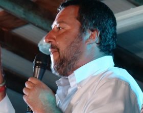 Vaccino anti-Covid somministrato nelle farmacie in Piemonte: arrivano i complimenti di Salvini