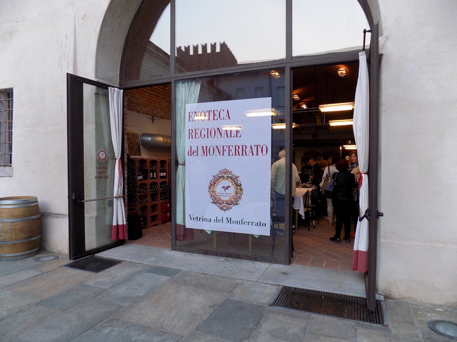 Aperitivi letterari, musica e vino all’Enoteca Regionale del Monferrato
