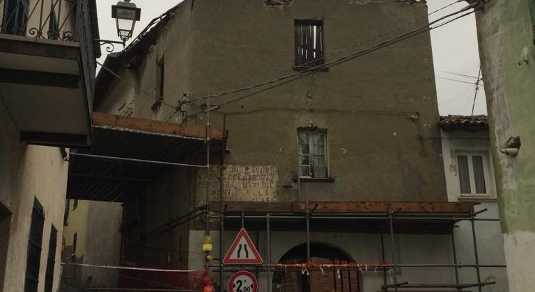 Collassa tetto di abitazione a Parodi Ligure