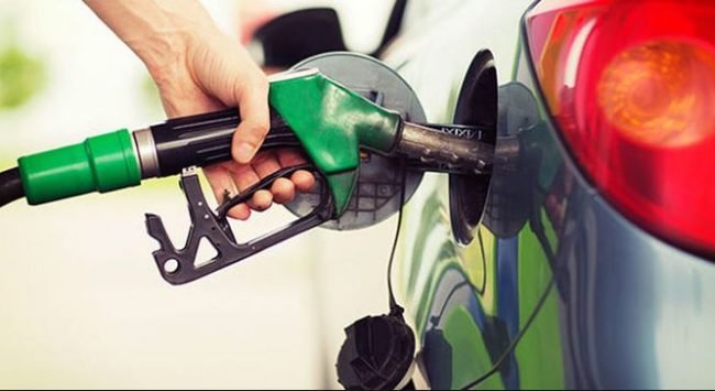 Aumenti benzina: per le famiglie una stangata annua di +295 euro