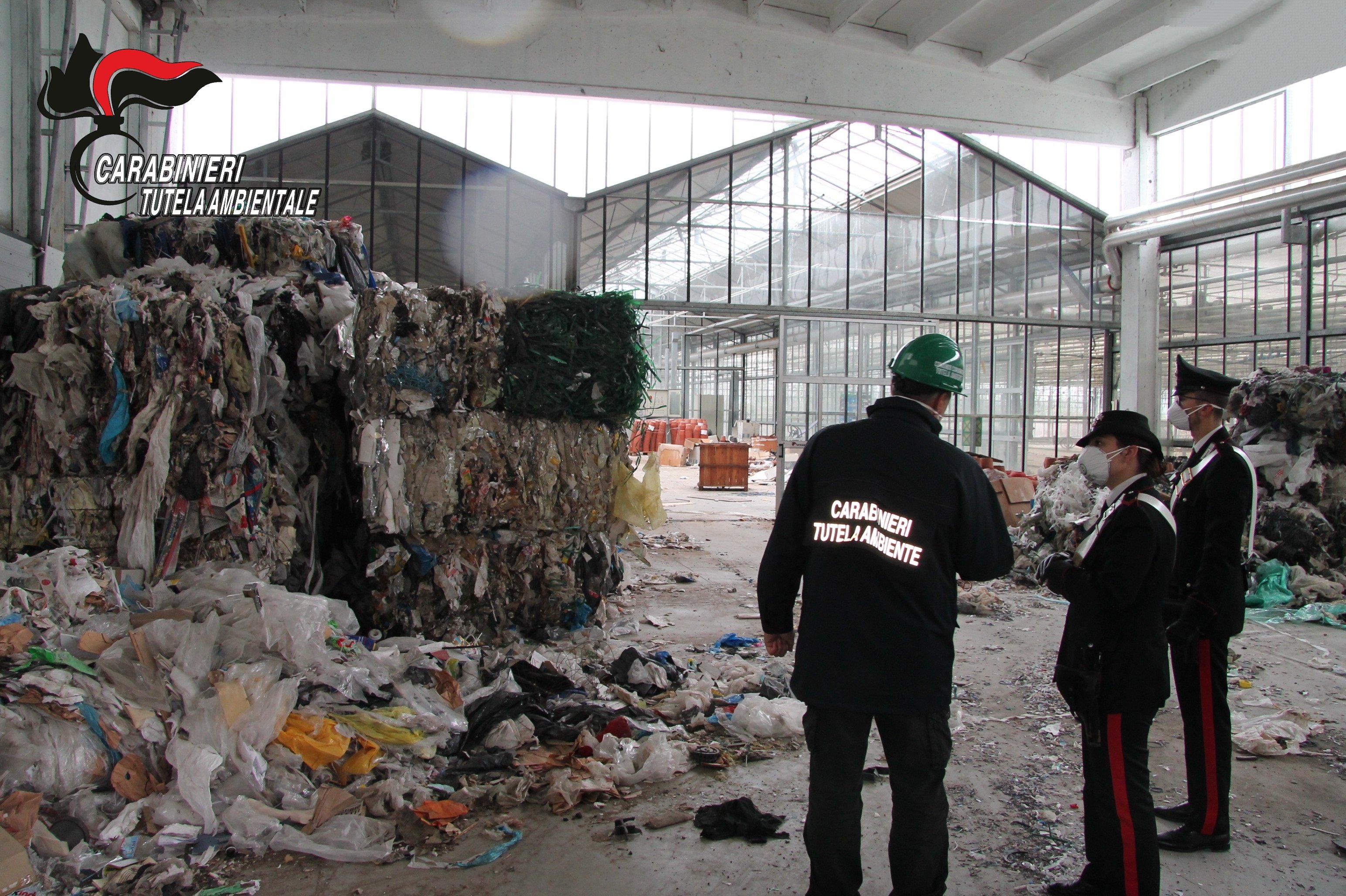70 metri cubi di rifiuti plastici sequestrati a Castellazzo Bormida