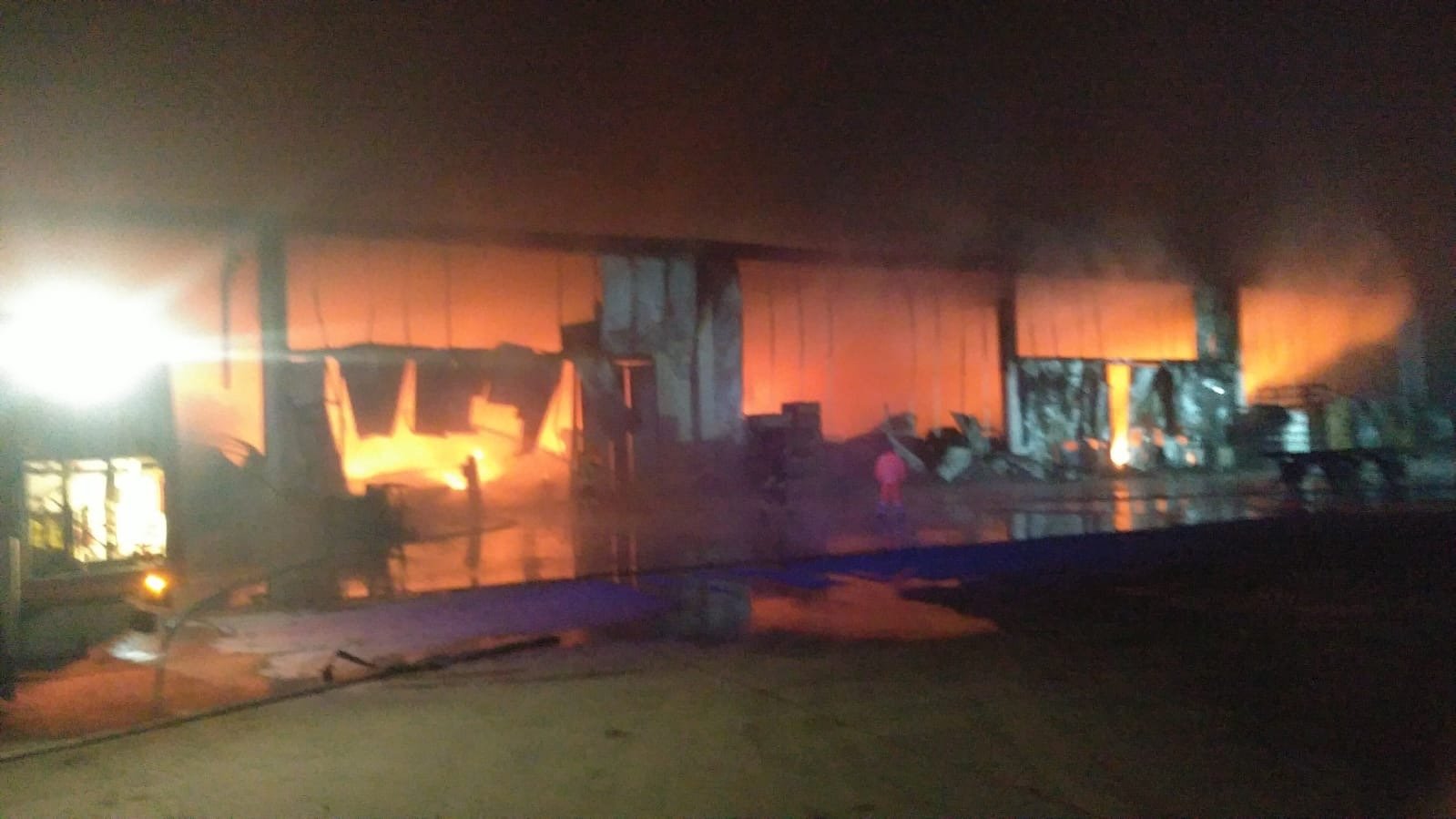 Vasto incendio causa ingenti danni in un’azienda di Guazzora