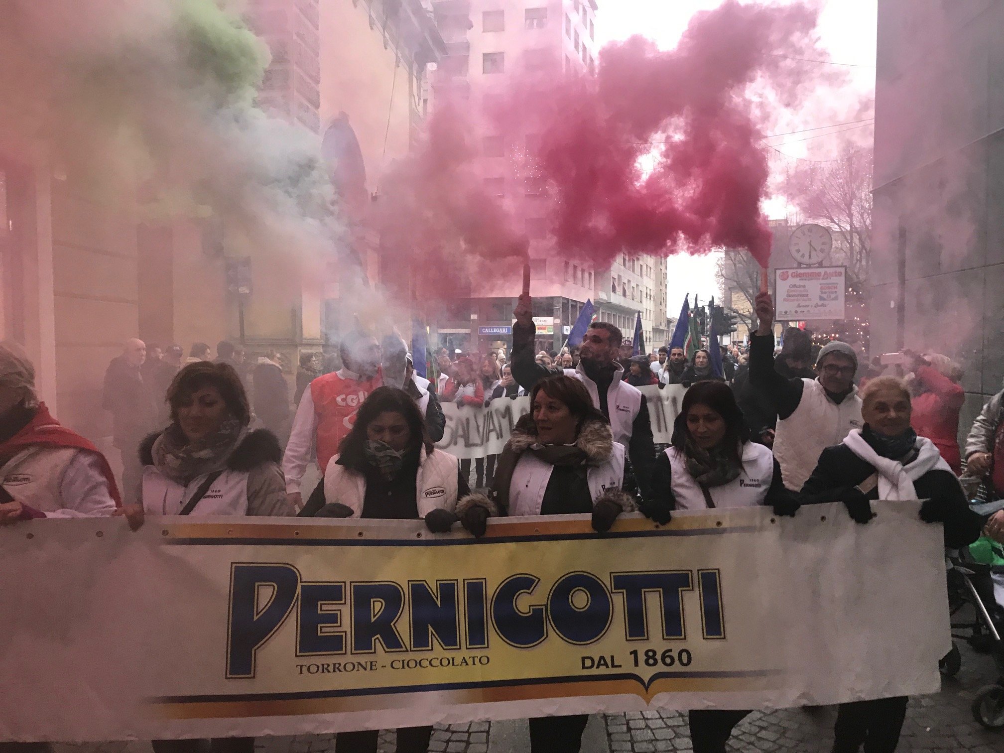 Novi ai lavoratori Pernigotti: “Non vi lasceremo soli”