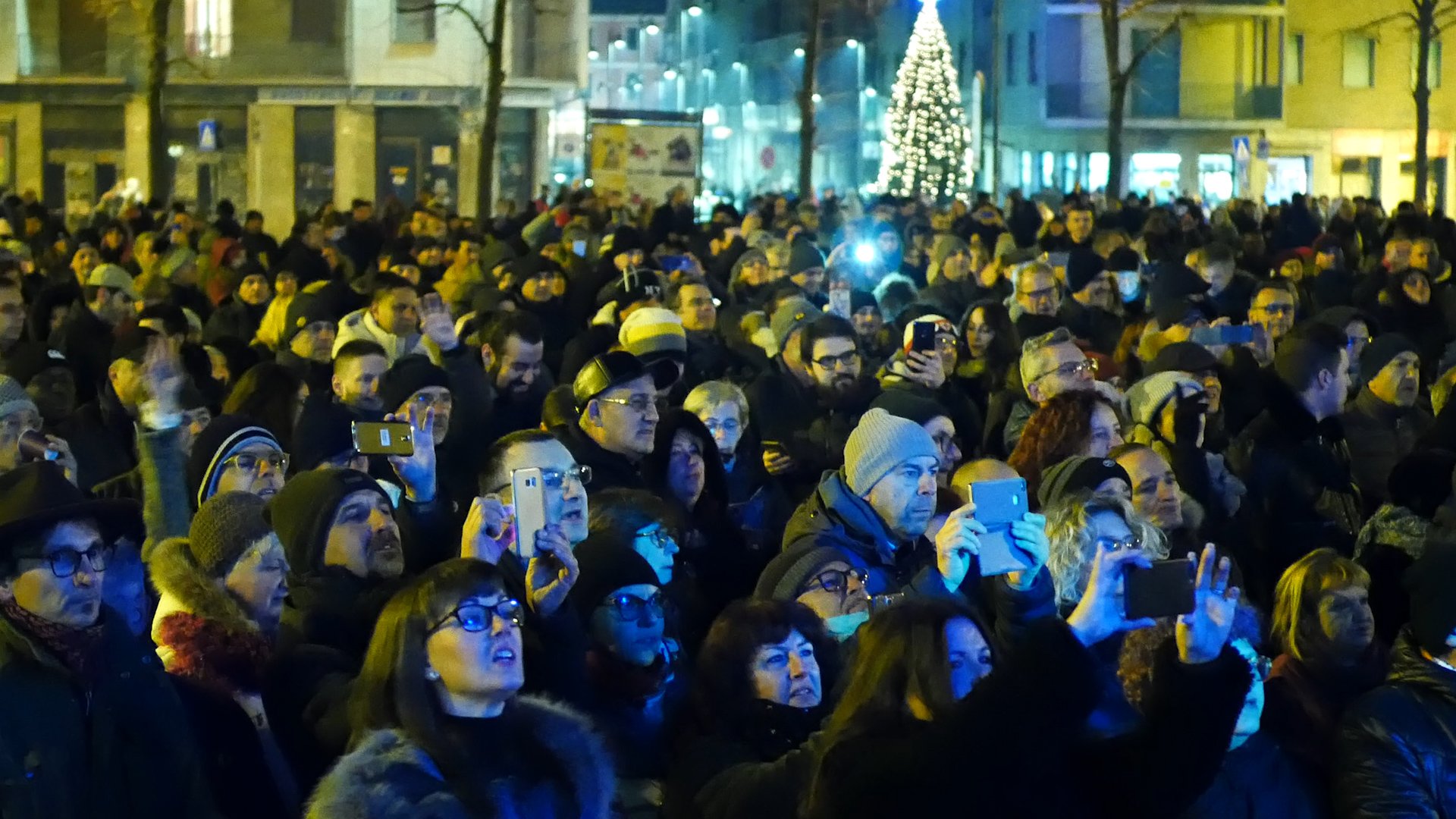 Capodanno ad Alessandria: tanta gente in piazza per salutare il 2019