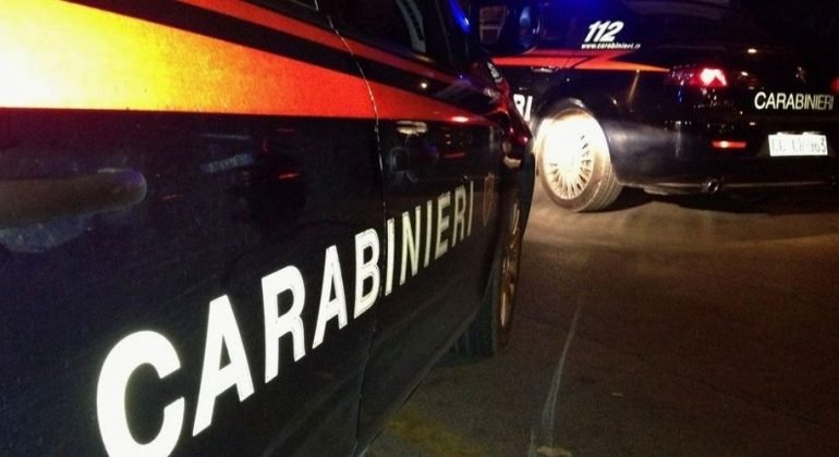 Novi Ligure: cerca di gettarsi dalla finestra, salvata dai Carabinieri