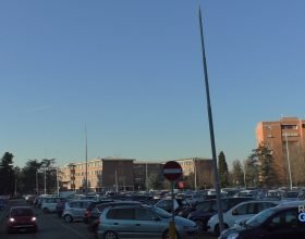 Piazzale Berlinguer: installati i pali per luci e videocamere