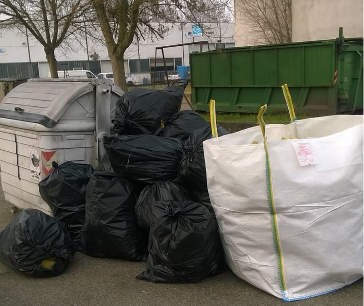 Ristruttura alloggio a Sanremo e poi abbandona sacchi di rifiuti in D3
