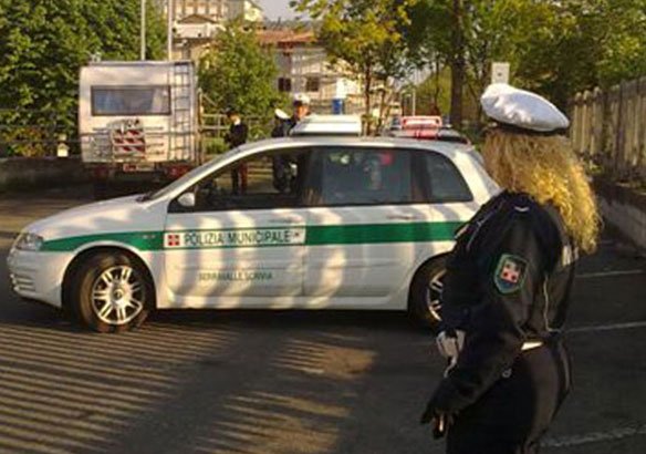 Paga polizza online ma l’auto non era assicurata. Municipale di Serravalle scopre la truffa