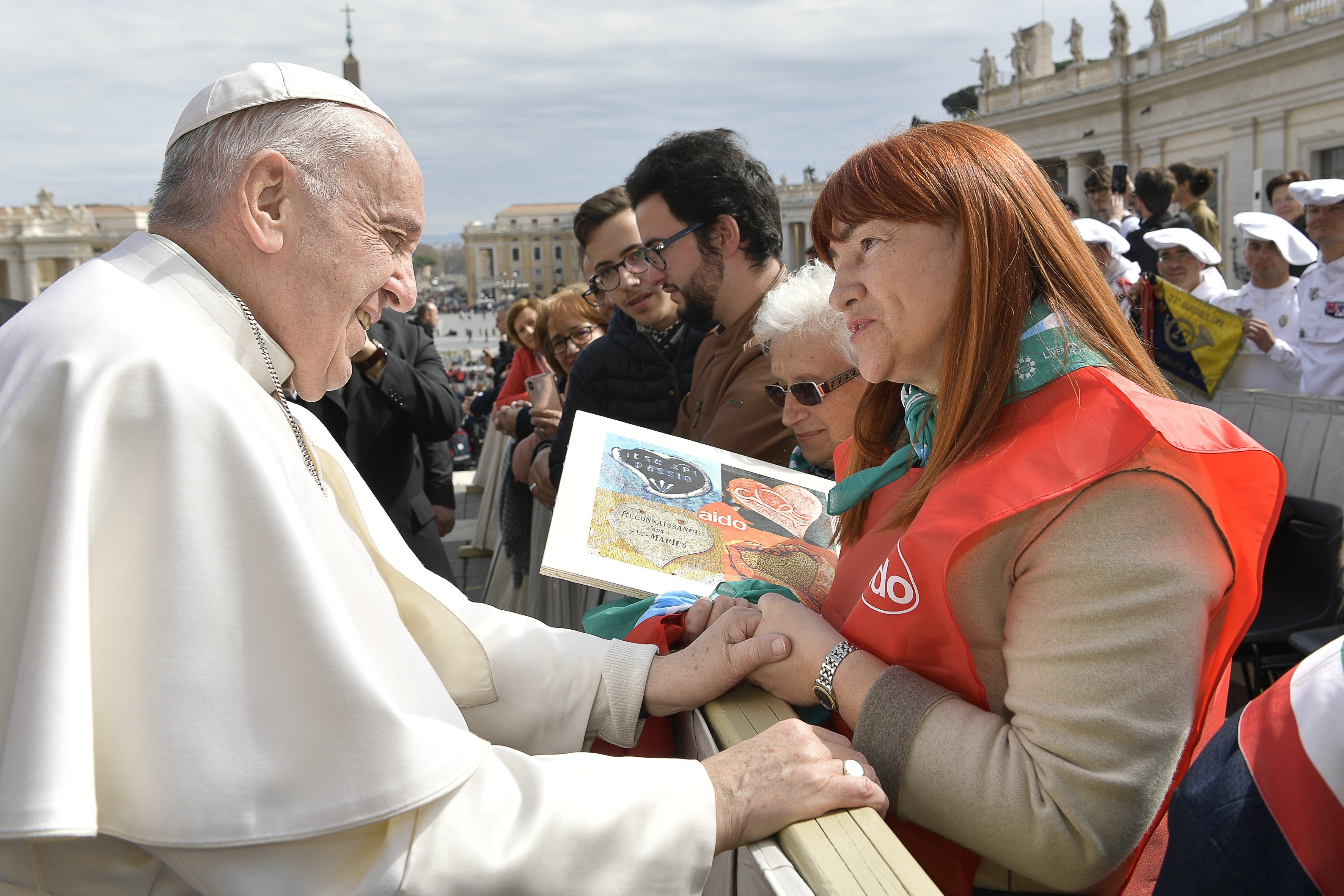 Volontari Aido a tu per tu con il papa: 4 minuti di gioia