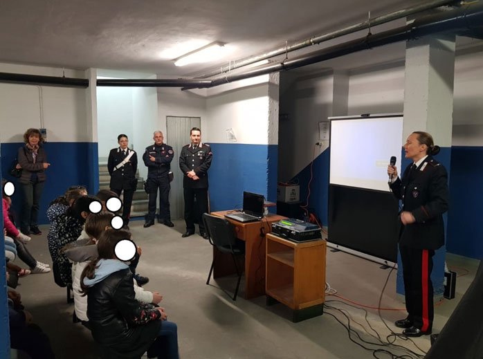 Studenti a lezione di legalità dai Carabinieri
