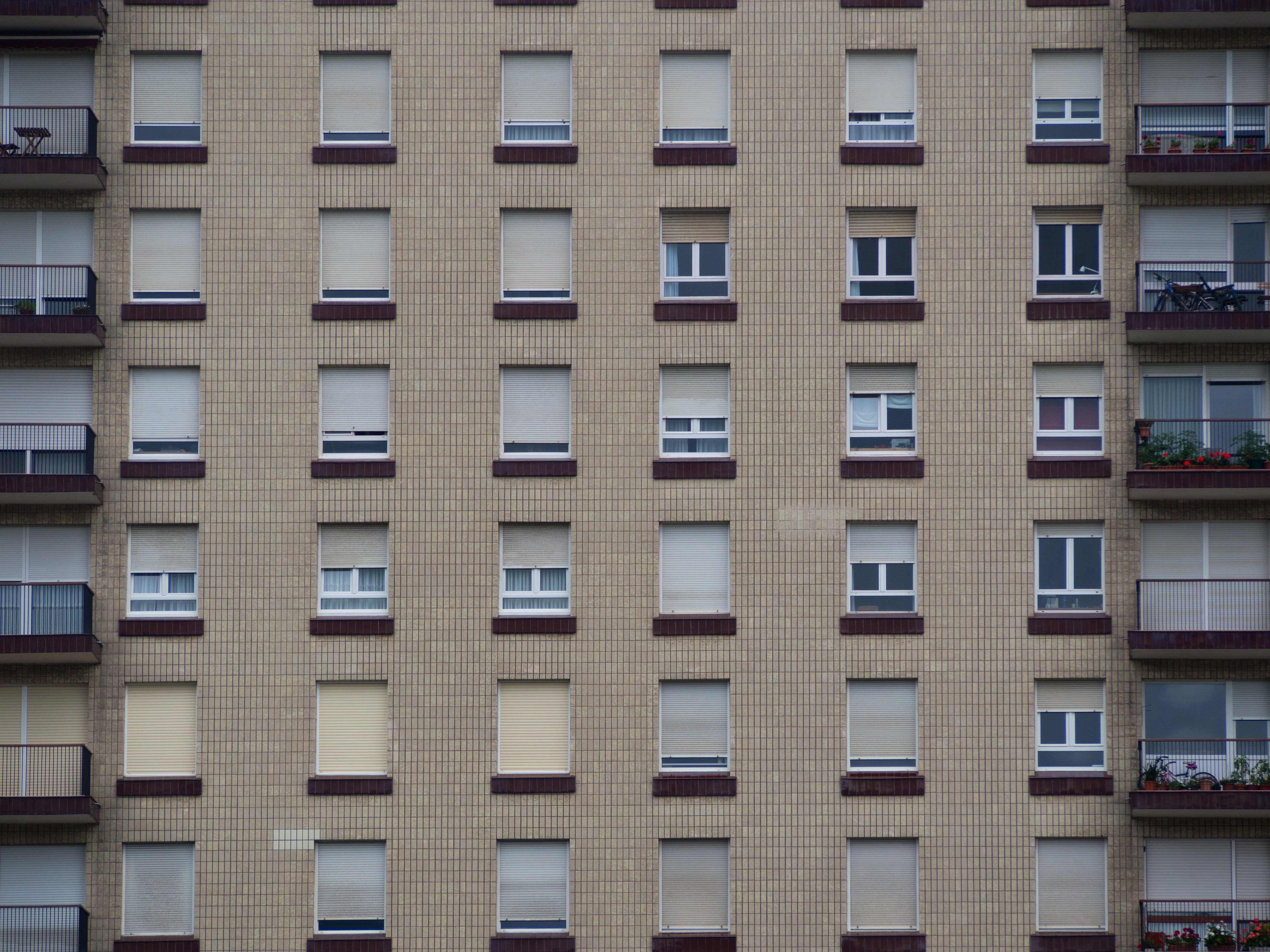 Stop alle occupazioni abusive: sgomberati tre appartamenti