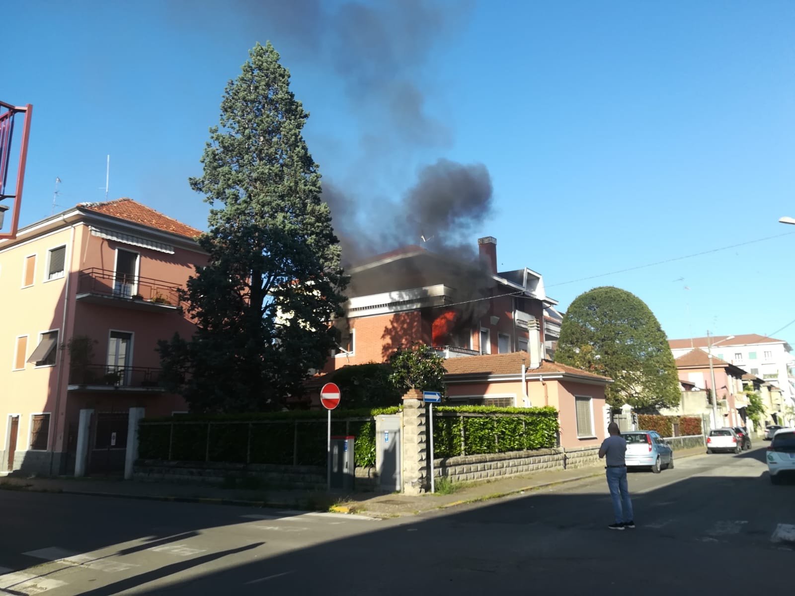Incendio di Valenza: donna salvata grazie a Carabinieri e finanziere
