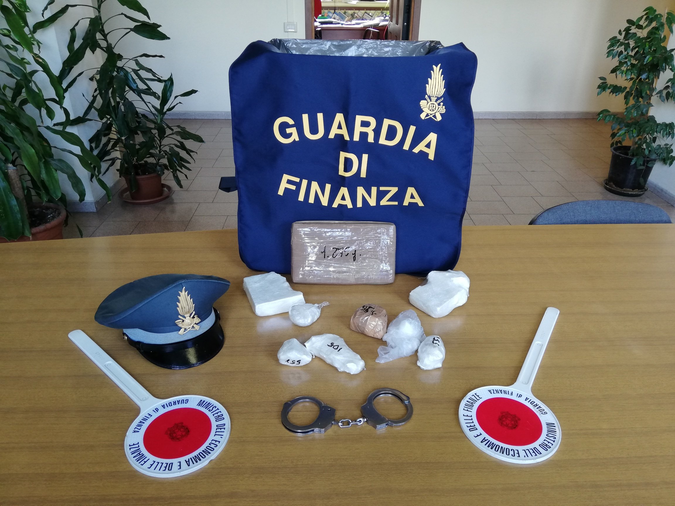 Guardia di Finanza: scoperto centro smistamento cocaina a Novi