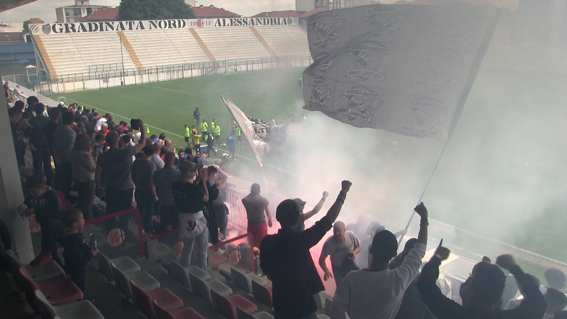 Alessandria: vigilia playoff tra applausi e cori. 200 tifosi al Mocca