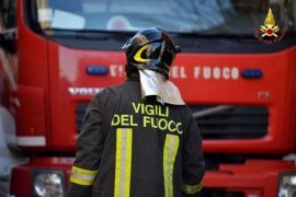 Incendio a Rosignano Monferrato, prende fuoco una legnaia