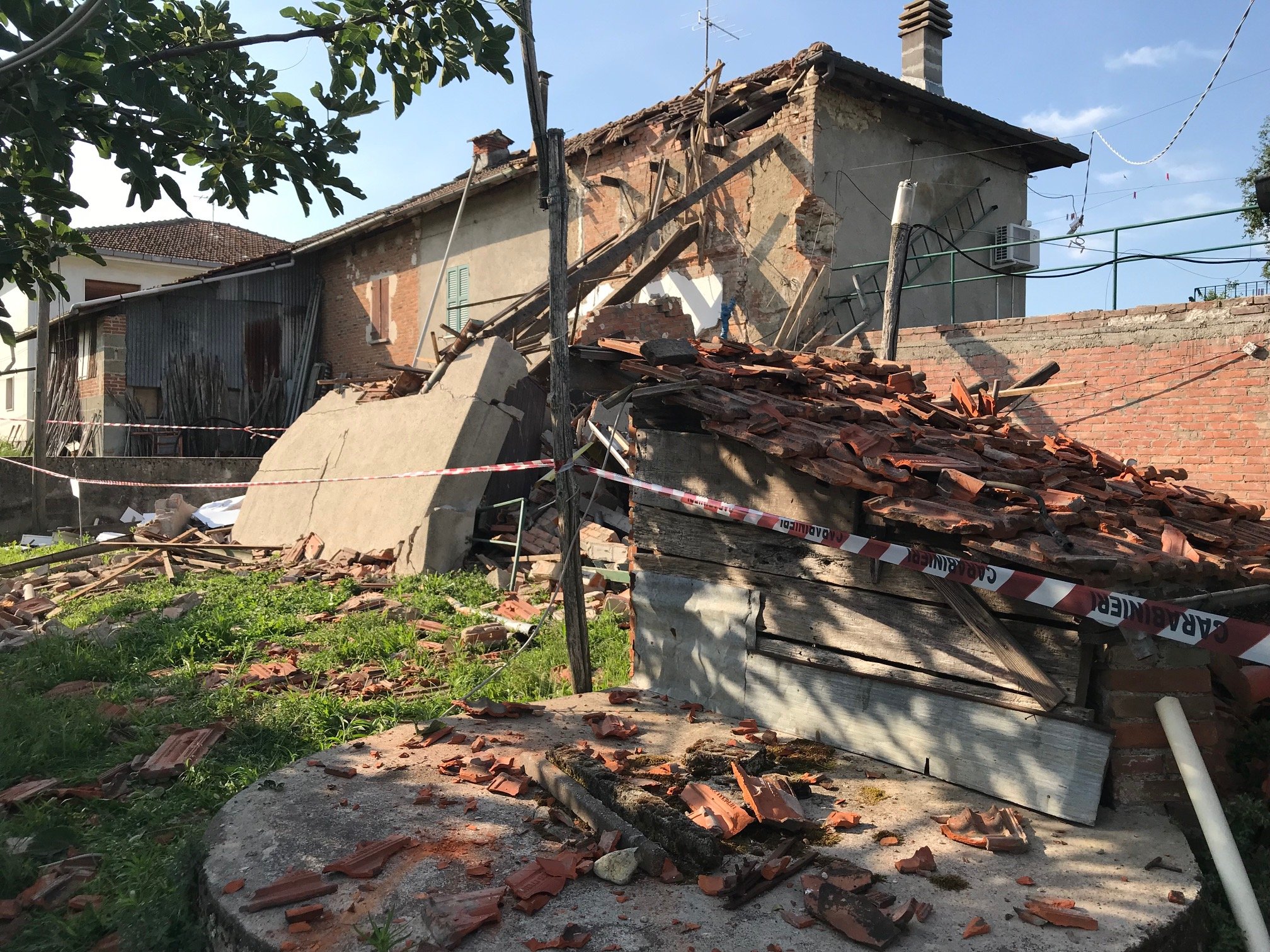 Crolla parte di abitazione a Rivalta Bormida: probabile cedimento strutturale