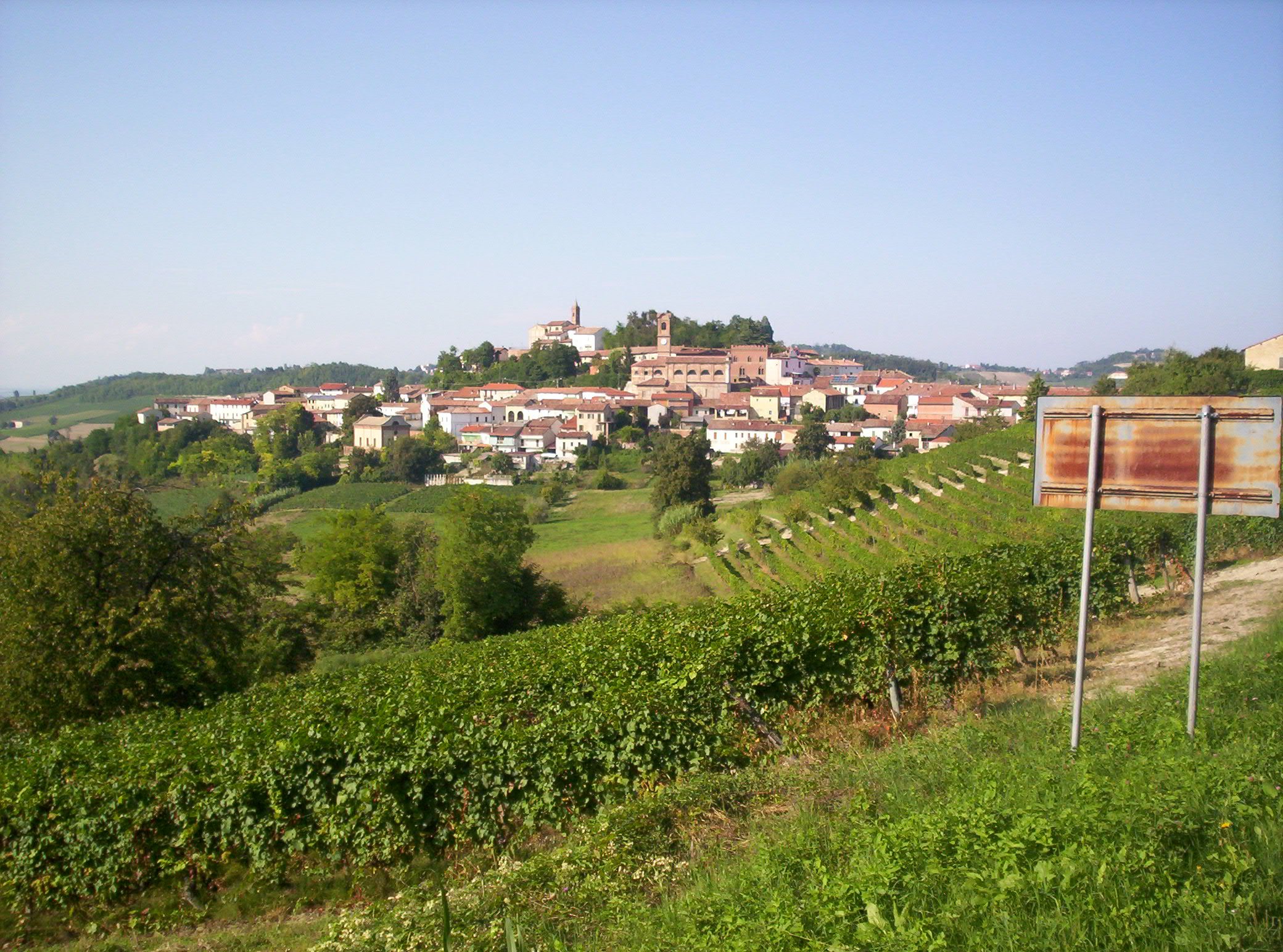 Una passeggiata tra “Santi e vigne”: riprende “Camminare il Monferrato”