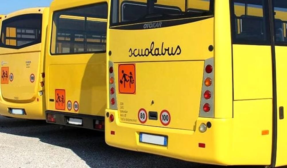 L’attacco di Pd e Lista Rossa alla Giunta: “Gravi omissioni sul taglio al servizio scuolabus”