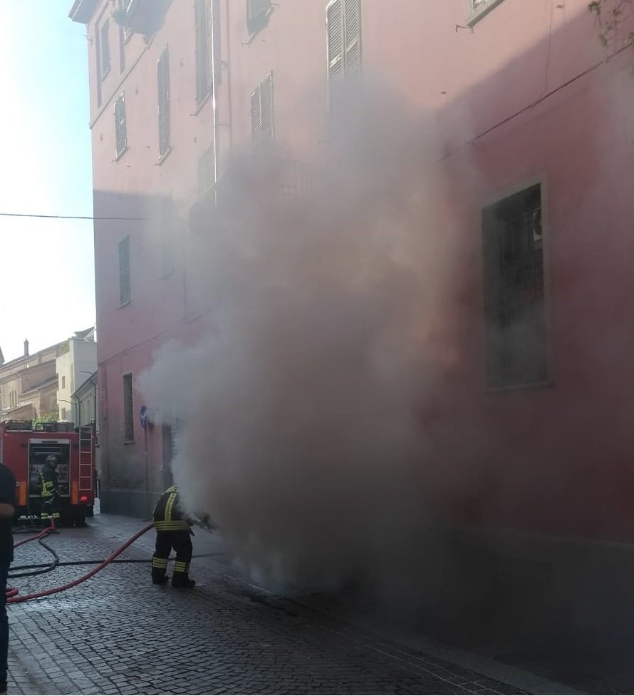 Incendio in una cantina in via Santa Maria di Castello ad Alessandria
