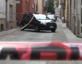 Dramma a Casalnoceto: padre accoltellato alla schiena e figlio grave in ospedale