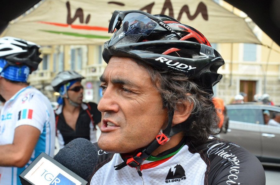 L’ex campione Claudio Chiappucci in bici tra le colline Unesco