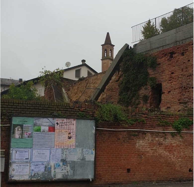 Maltempo: a Fubine crolla parte del muro del parcheggio delle scuole