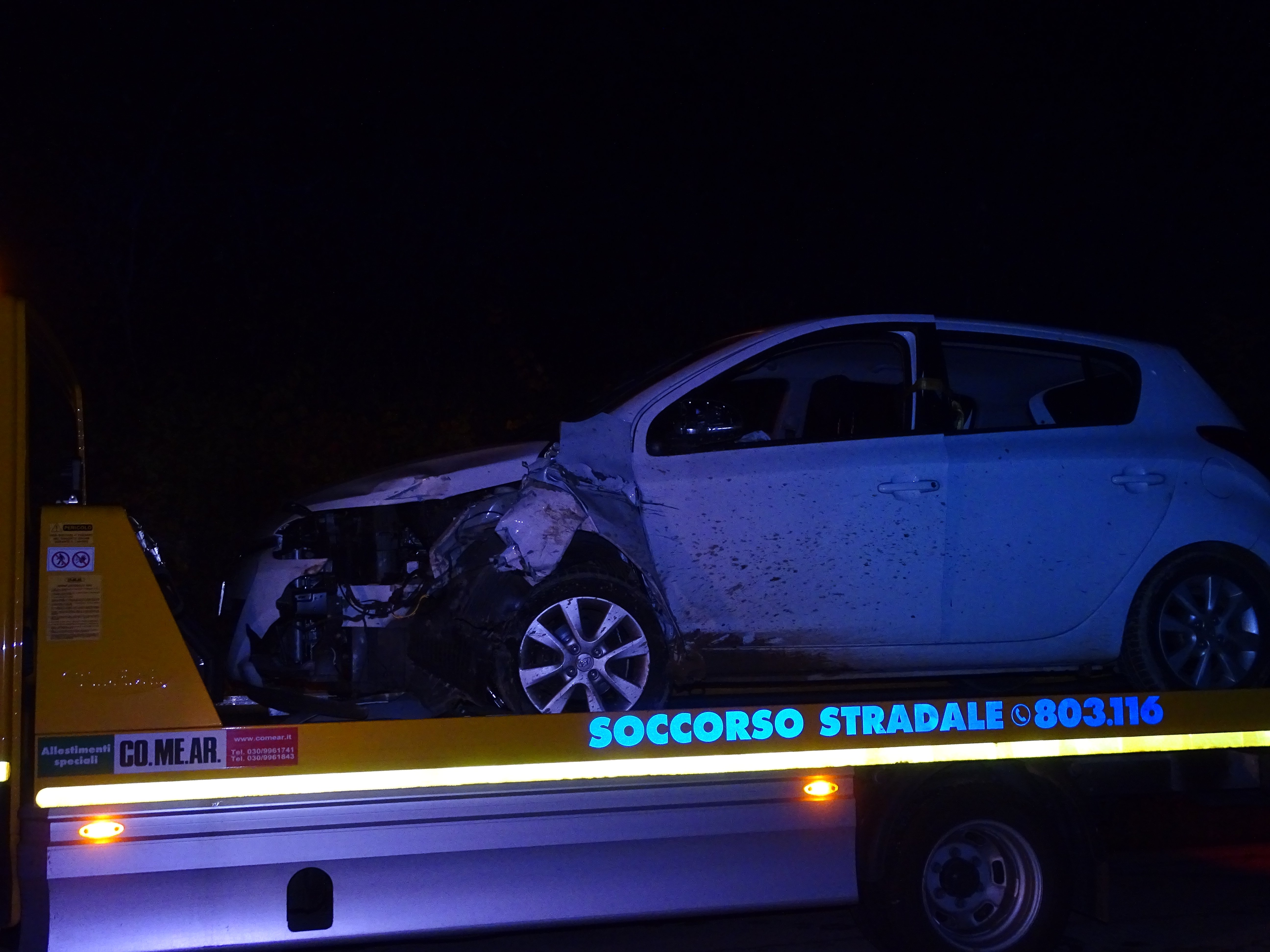 Incidente a Ozzano: auto finisce in una scarpata. Due i feriti