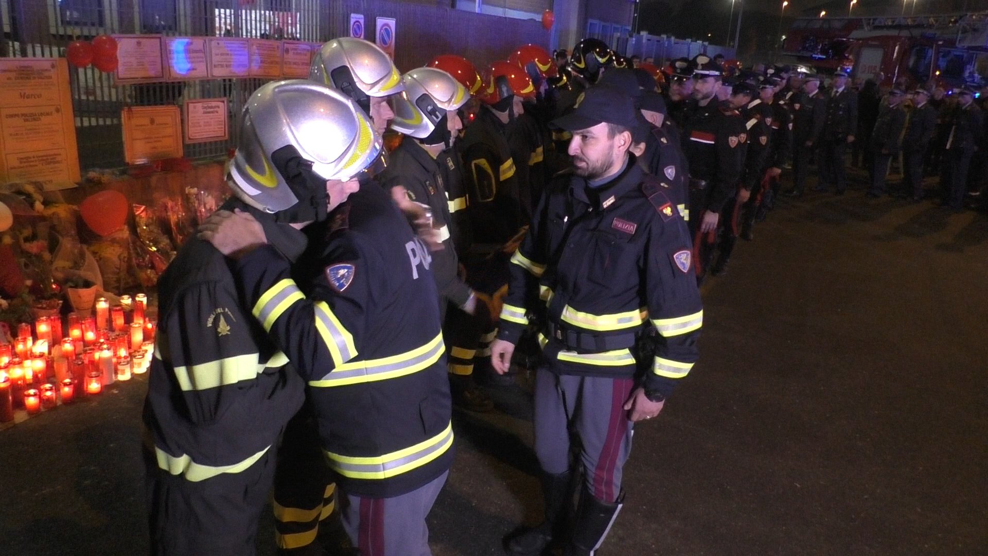 Polizia, Carabinieri e Guardia di Finanza onorano i Vigili del Fuoco