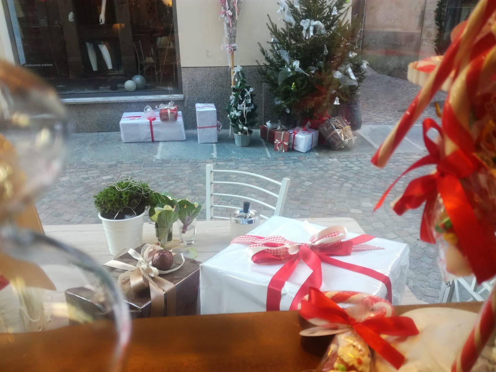 Natale self-made a Casale: i commercianti di via Volpi in prima fila per rendere la città più bella
